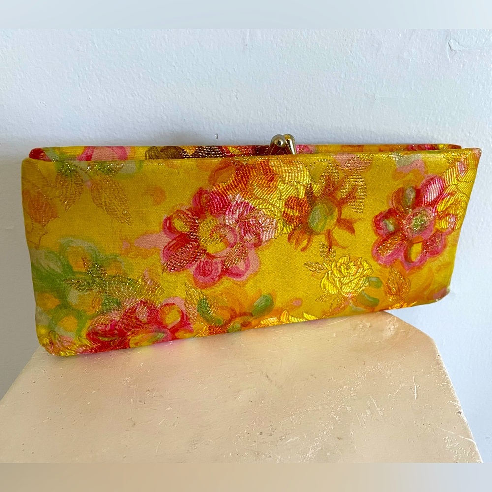 Sweet bright yellow clutch with pretty pink flowers and gold lobster clasp - Picture 4 of 8